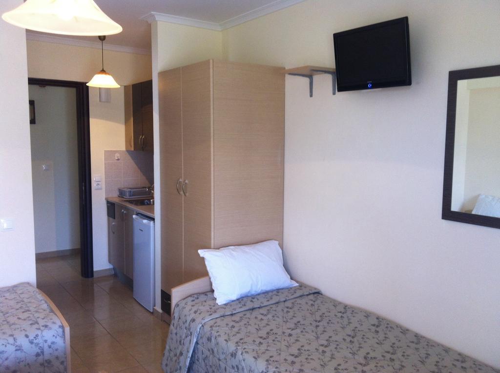 Rooms Lazos Olympiakí Aktí Bilik gambar