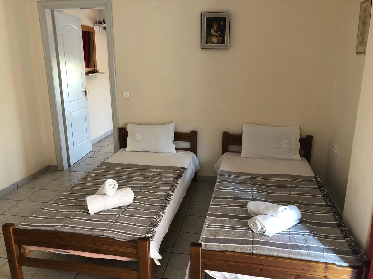 Rooms Lazos Olympiakí Aktí Luaran gambar