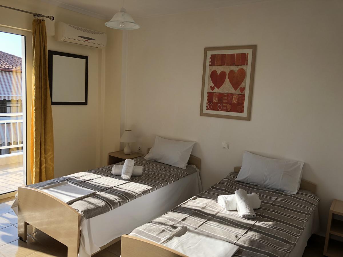 Rooms Lazos Olympiakí Aktí Luaran gambar